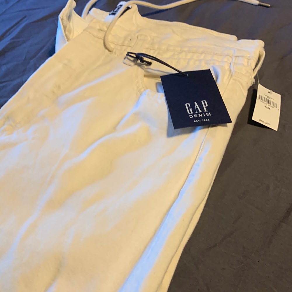 Gap size 6 white jeans